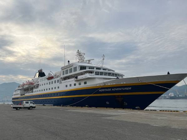 3일 마산항 3부두에 입항한 헤리티지 어드벤처러호. 경남도 제공