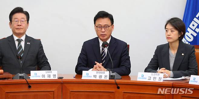 [서울=뉴시스] 추상철 기자 = 박광온 더불어민주당 원내대표가 3일 오전 서울 여의도 국회에서 열린 최고위원회의에 참석해 발언하고 있다. 2023.05.03. scchoo@newsis.com