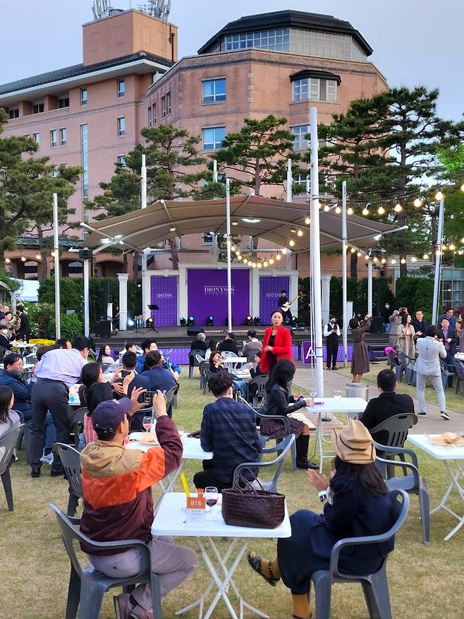 디오니소스 와인페어 공연.