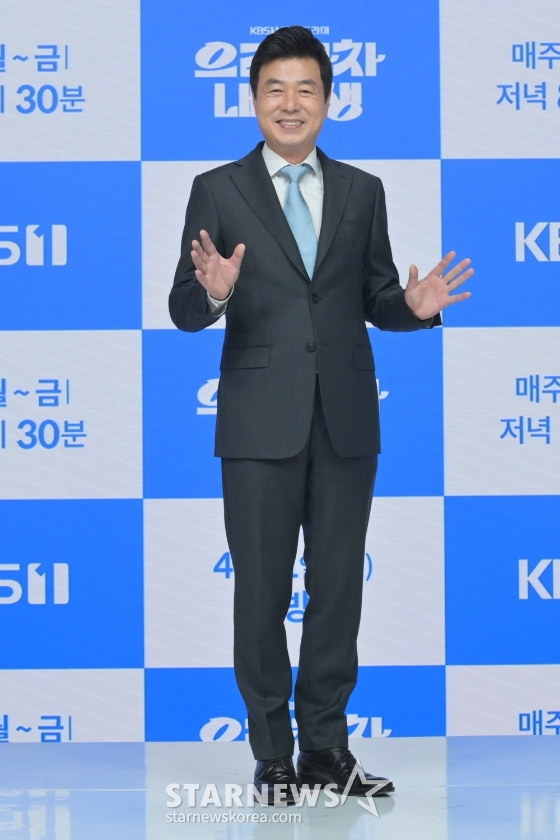 3 days KBS 2TV Weekend drama The real one has applied!The production team said in an official position, Hong Yo-seob actor of the ceremony was dismissed from the drama after 15th on May 13th.The Real One Has Appeared!!Regarding the disjoint of Hong Yo-seob, the production team said, I would like to inform you that we have decided to disjoint with the production team for personal reasons.From the 17th broadcast on May 20th, Sunwoo Jae-duk actor will join the new ceremony.KBS 2TV Weekend Drama  Production team.The actor Hong Yo-seob, who plays Gong Chan-sik, will disjoint in the drama after the 15th episode on May 13.Hong Yo-seob actor informs you that you have decided to disjoint after enough discussion with production team for personal reasons.In addition, from the 17th broadcast on May 20, Sunwoo Jae-duk actor will join the new ceremony.I would like to ask for your understanding of the viewers who love you. I will come to you with more interesting and warm works.Thank you.