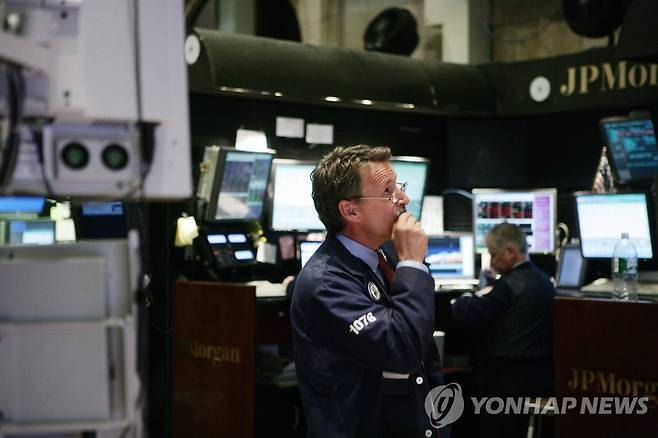 NYSE 입회장에서 일하는 트레이더의 모습 [연합뉴스 자료사진]