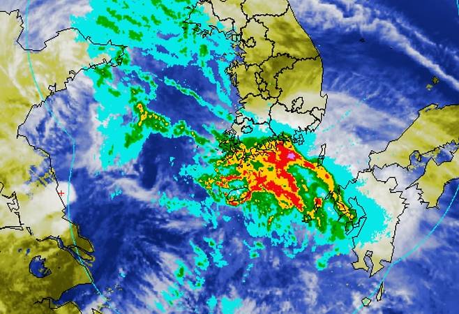 4일 오후 3시 44분 한반도와 제주도 주변 기상 상황을 촬영한 레이더 영상. /기상청 날씨누리
