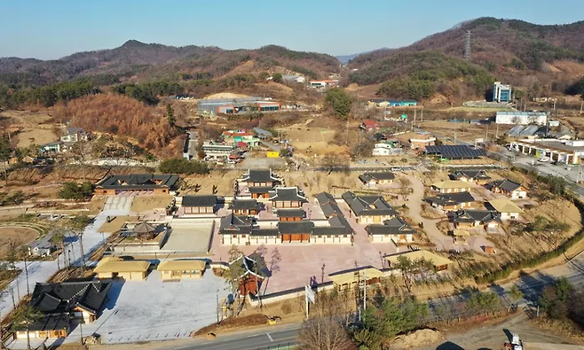 충북 청주시 청원구 내수읍에 조성된 초정행궁 전경. 청주시 제공.