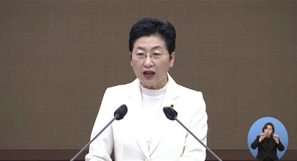 제318회 임시회 제2차 본회의에서  5분 자유발언을 하는 유정희 의원