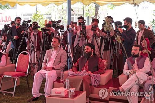 3일 아프간 카불에서 세계언론자유의날 행사를 치르는 언론인들. [AFP 연합뉴스 자료사진. 재판매 및 DB 금지]