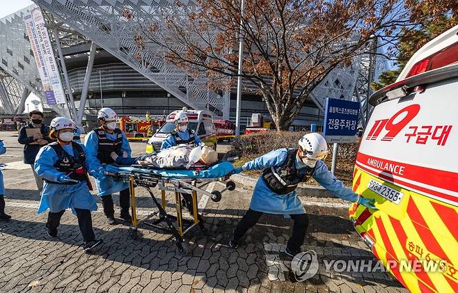 2022년 11월 서울 송파구의 긴급구조 종합훈련 모습. 기사와 직접적인 관련 없음.    [연합뉴스 자료사진]