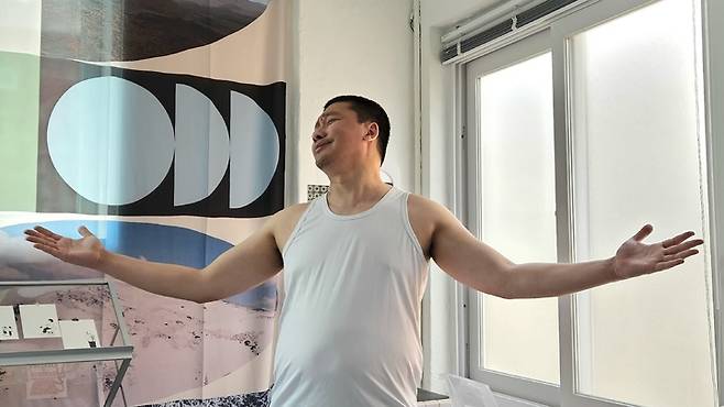 [서울=뉴시스]지난달 17일, 유튜브 채널 '미남재형'과 '동네놈들' 활동을 병행하는 개그맨 정재형이 중구의 한 미팅룸에서 뉴시스와 인터뷰를 가졌다. 2023.05.05. photo@newsis.com *재판매 및 DB 금지