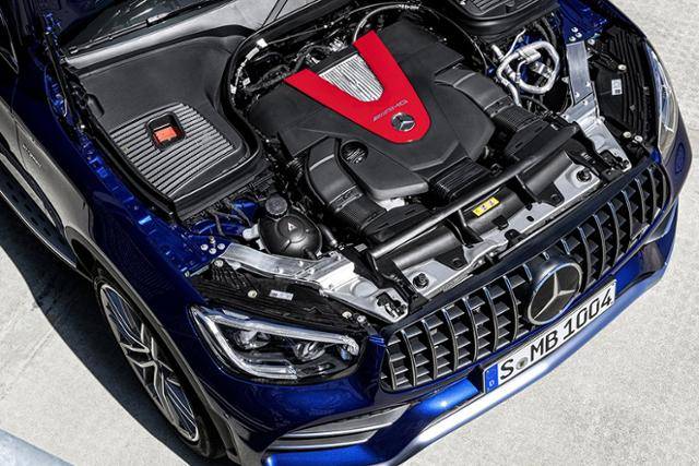 AMG 43을 위한 엔진은 언제나 조금씩 변화해왔다.