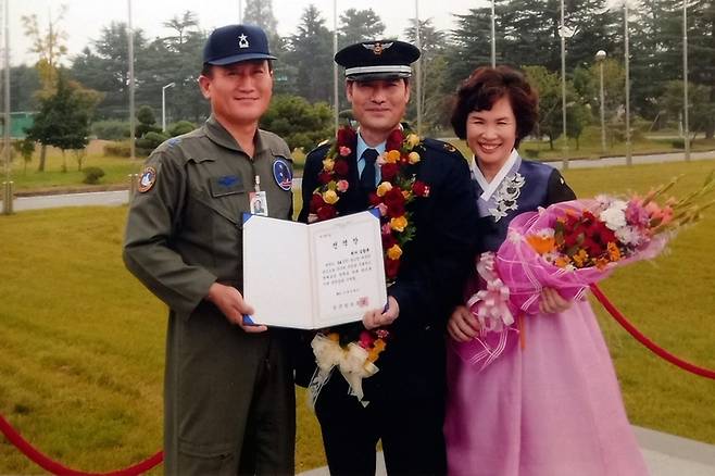 광주의 공군 제1전투비행단에서 퇴역한 김창규 전 원사/사진=연합뉴스