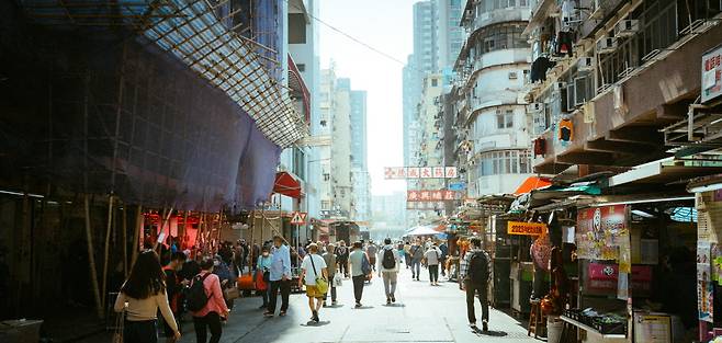 삼수이포(深水埗), 현지인에게 길을 물을 때는 '쌈써이포'라고 발음해야 알아듣는다. 삼수이포는 상공업 지구다. 사람 구경을 하기에는 홍콩에서 가장 좋은 동네다