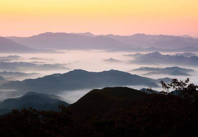 일월산 정상에서 바라본 전경 [경북 영양군 제공, 재판매 및 DB 금지]