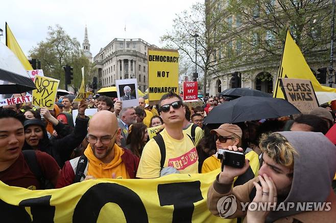 런던 트래펄가 광장에서 찰스3세 대관식날 군주제 반대 시위 [AFP=연합뉴스. 재판매 및 DB 금지]