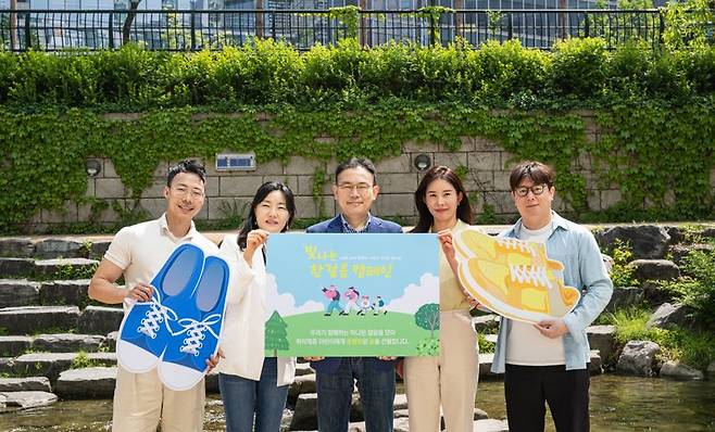 신한라이프, 임직원 걸음기부로 취약계층 아동에 운동화 지원. 사진=신한라이프 제공