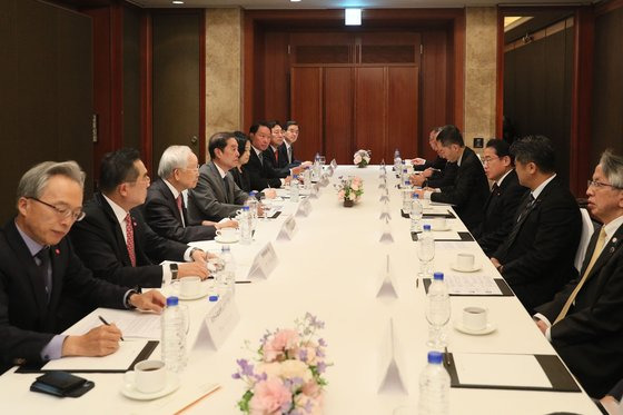 8일 서울 중구 소공동 롯데호텔에서 방한한 기시다 후미오 일본 총리와 국내 경제6단체장 간 '기시다 후미오 일본 총리-한국 경제인 간담회'가 개최됐다. 사진 전국경제인연합회