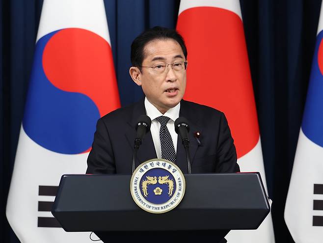 기시다 후미오 일본 총리가 7일 서울 용산 대통령실 청사에서 열린 한일 정상 공동 기자회견에서 발언하고 있다. 연합뉴스