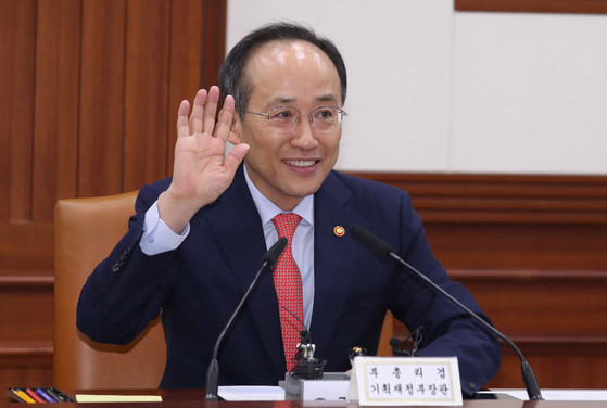 Finance Minister Choo Kyung-ho attends an economic ministers' meeting held through a video teleconference on Monday. [NEWS1]