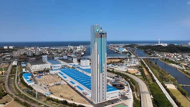 [서울=뉴시스]강원도 동해시 LS전선 HVDC 전용 공장 전경(사진=LS전선 제공) photo@newsis.com *재판매 및 DB 금지