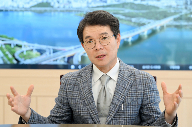 정원오 성동구청장이 미래 성동구 발전 계획에 대해 설명하고 있다. 권욱 기자