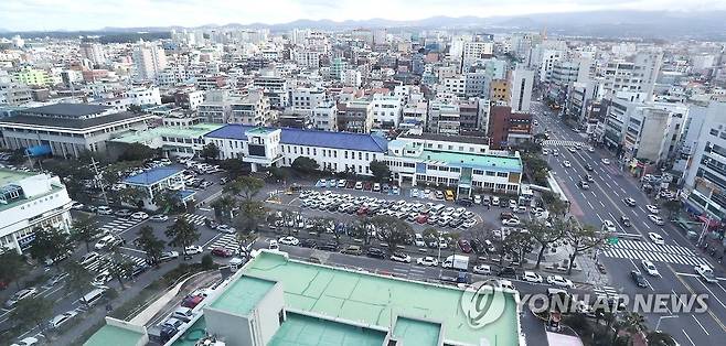 제주시청 전경 [촬영 변지철]