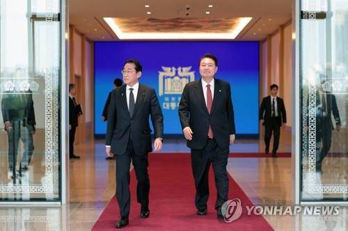 기시다 후미오 일본 총리와 윤석열 대통령  [연합뉴스 자료사진]