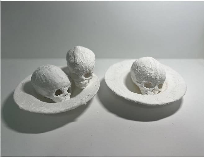 33 weeks fetus. Plaster casting with gauze. (아트스페이스엣 제공)