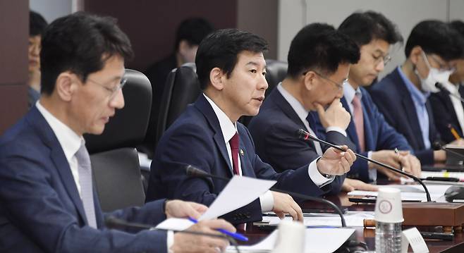 최상대 기획재정부 2차관이 5월 9일 오전 서울 종로구 한국무역보험공사에서 열린 재정사업평가위원회를 주재하고 있다. / 기획재정부