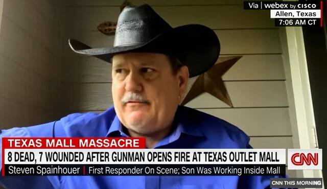 총기 난사 현장을 달려가 구조를 도운 주민 스티븐 스페인하우어. <CNN>유튜브 채널 갈무리