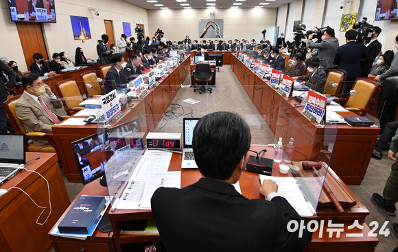 지난해 국회에서 열린 과학기술정보통신부 등에 대한 과학기술정보방송통신위원회 종합감사에서 의원들이 의사진행 발언을 진행하고 있는 모습. [사진=김성진 기자]