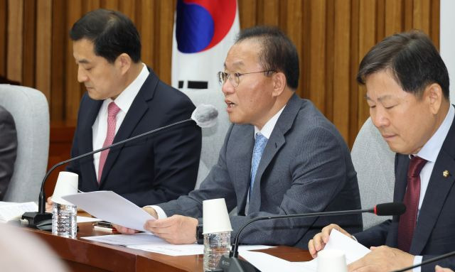 윤재옥 국민의힘 원내대표가 9일 국회에서 열린 원내대책회의에 참석해 발언을 하고 있다. 연합뉴스