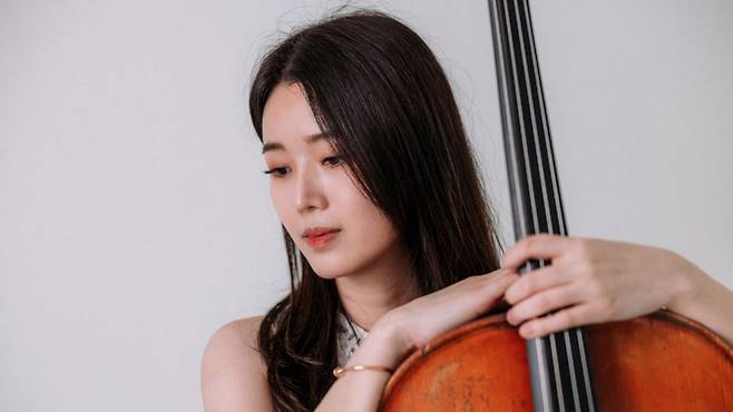 [서울=뉴시스]지난달 25일, 첼리스트 겸 음악 스트리머 요룰레히가 구로구의 한 카페에서 뉴시스와 인터뷰를 가졌다.(사진=제이메이저 제공) 2023.05.08. photo@newsis.com *재판매 및 DB 금지