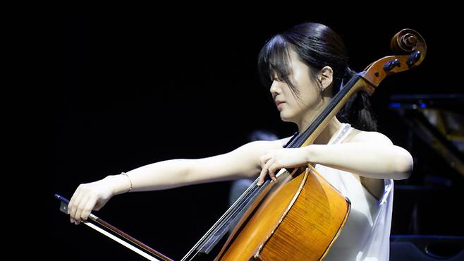 [서울=뉴시스]지난달 25일, 첼리스트 겸 음악 스트리머 요룰레히가 구로구의 한 카페에서 뉴시스와 인터뷰를 가졌다.(사진=제이메이저 제공) 2023.05.08. photo@newsis.com *재판매 및 DB 금지