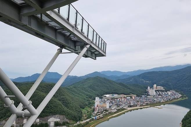 만천하 스카이워크. 사진|김선권(여행작가)