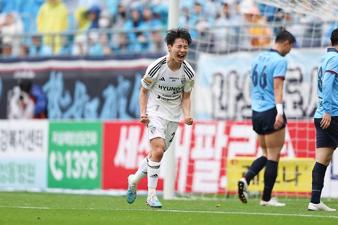 득점을 터트린 뒤 포효하는 황재환 [한국프로축구연맹 제공. 재판매 및 DB 금지]