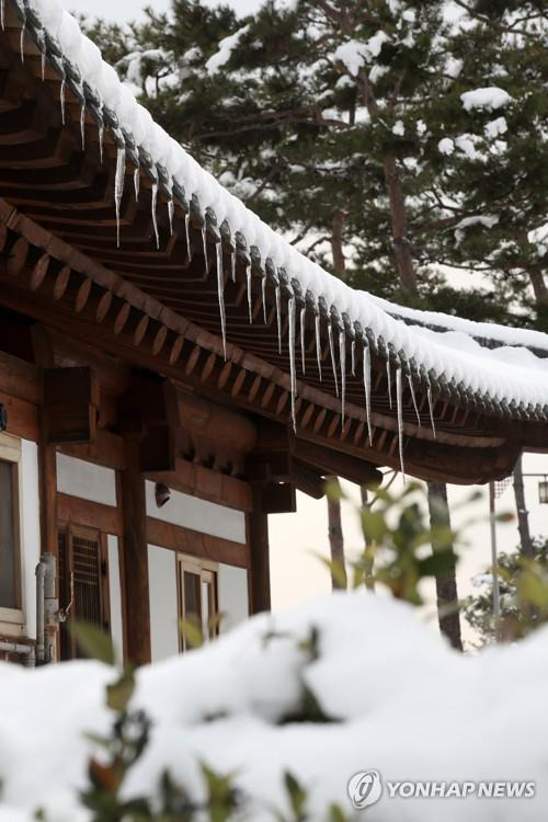 사이클로이드 곡선이 적용된 한옥의 처마 [연합뉴스 자료사진]