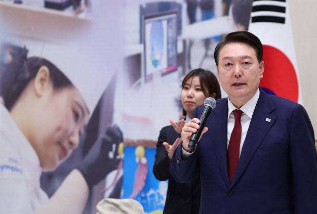 윤석열 대통령이 9일 청와대 영빈관에서 열린 제10회 국제장애인기능올림픽대회 선수단 오찬에서 발언하고 있다.(사진=연합뉴스)