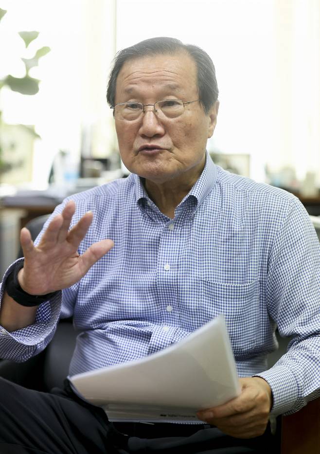 윤증현 전 기재부장관 인터뷰. (사진=이영훈 기자)