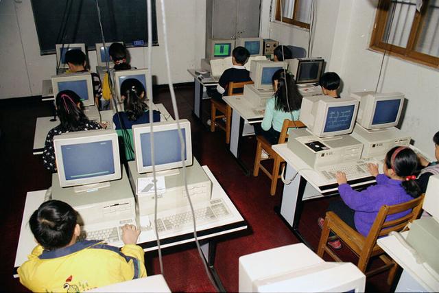 1990년 영등포의 한 초등학교 컴퓨터 실습 풍경. 출처: 아카이브 영등포