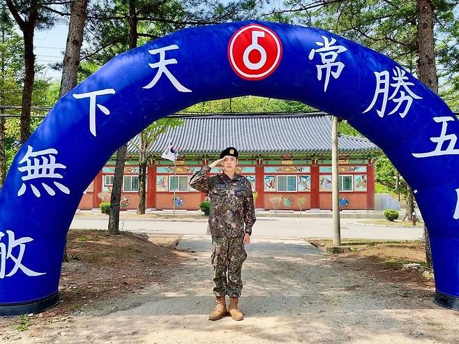 Monstar X member Minhyuks recent status has been revealed.On May 10, Monstar X official SNS posted several photos of Minhyuk.It is the photographs of Minhyuk who attended the graduation ceremony of the 5th Division Key Unit recruit training camp.Complete the completion ceremony with a healthy appearance! I will stay healthy until the day I meet again with Monbebebe.In the photo, Minhyuk is dressed in military uniform and beret.The blade pose of saluting the camera is a dignified soldier itself. The mature atmosphere and still visuals stand out.Minhyuk entered the training camp on April 4 and received basic military training. In Monstar X, it is the second enlistment after Shownu.The fans responded I am so handsome, I am so good at military uniforms and I am waiting for you to be healthy.On the other hand, Minhyuk made his debut with Monstar X in 2015 and was loved by DRAMARAMA, GAMBLER, and Love Killa.