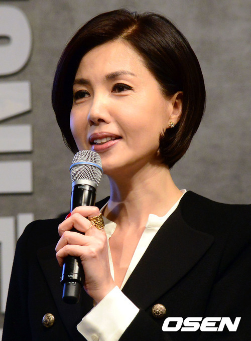 White ji-yeon While MBC Announcer meets Chaebols daughter-in-law, Announcers who became family with Chaebol are gathering topics.On the 9th, white ji-yeon Announcers son, Kangmo, is reported to marry the daughter of HL Group chairman Chung Mong-won on the 2nd of next month.The white ji-yeon former Announcer who made an in-law with Chaebol is getting hot attention every day.White ji-yeon Former Announcer started broadcasting in 1987 as MBC 15th Anniversary Announcer.He joined MBC MBC Newsdesk anchor from the following year. He started as the youngest anchor and became MBC Newsdesk until 1996 and became the longest anchor.After leaving MBC in 1999, he turned to freelance and worked as an MC in White Ji-yeons People Inside, End Discussion, and University Debate Battle.In 2015, he appeared in the SBS drama I heard it with a rumor and challenged acting.He married Kang Hyung-koo, a doctor of engineering from Oxford, England, in 1995 when he was loved as an anchor, but divorced in three years due to personality differences.The son of the HL group son-in-law, Kang, is the son of a white ji-yeon former Announcer and his first husband, Kang Hyung-koo.White ji-yeon The stars who became members of Chaebol from the same Announcer in connection with Announcers an in-law with Chaebol are also gathering topics.The most famous person was Noh Hyun-jung, former KBS Announcer.He was a host of KBS 2TV Imagination Plus and Star Golden Bell and was loved as an Announcer of KBS. In 2006, he married Hyundai Group III Chung Dae-sun, Hyundai BS & C president.He stopped broadcasting with marriage, and he is known to be concentrating on his family by giving birth to two sons.In 2018, Joo Soo Ae, former JTBC Announcer, married Park Seo-won, CEO of Doosan magazine. He also made headlines once again when he gave birth to a healthy son the following year.In addition, former Sky TV Announcer married the eldest son of CJ Group chairman Lee Jae-hyun.In addition, former SBS Announcer Han Sung-ju married Chae Seung-seok, former vice president of Aekyung Development in 1999, but divorced in 10 months.Jang Eun-young, former KBS announcer, also married Choi Won-seok, former chairman of Dong-A Group, in 1999, overcoming the age gap of 27 years, but divorced in 2010 after 11 years of marriage.This kind of poisonous Announcer stars have gathered a lot of topics such as marriage with Chaebol or becoming an in-law.Thats why the publics interest in star Announcers, who combine intelligence and likable looks, is constant.D.B.