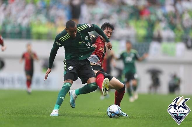 ▲ FC서울과 경기에서 경기 시작 11초만에 득점을 터트렸던 구스타보. ⓒ한국프로축구연맹