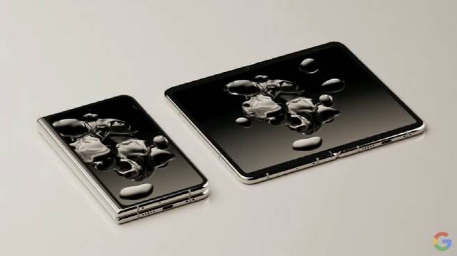 ‘픽셀 폴드’의 접었을 때, 펼쳤을 때 모습. (사진=구글 유튜브 캡쳐)