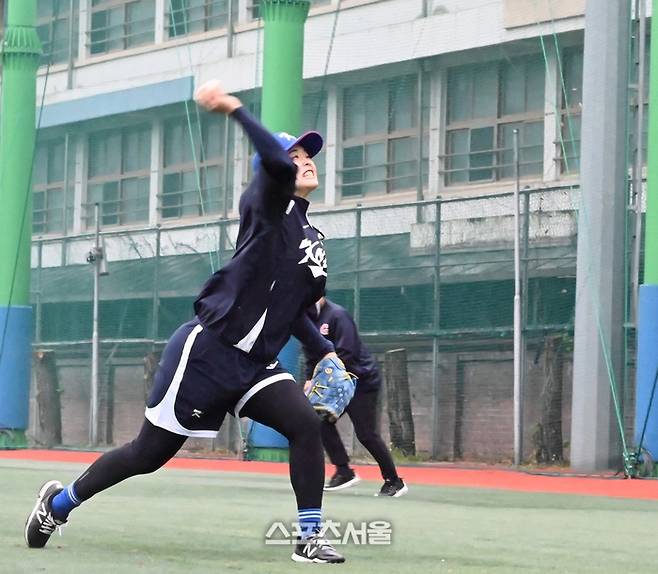 여자야구 국가대표 투수 김보미가 공을 던지고 있다. 황혜정기자. et16@sportsseoul.com