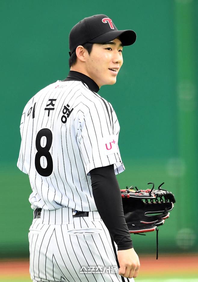 LG 이주형이 2021년 2월 17일 경기도 이천 LG 챔피언스파크에서 진행된 2021 LG 트윈스 스프링캠프 중 미소를 짓고 있다. 이천 | 박진업기자 upandup@sportsseoul.com