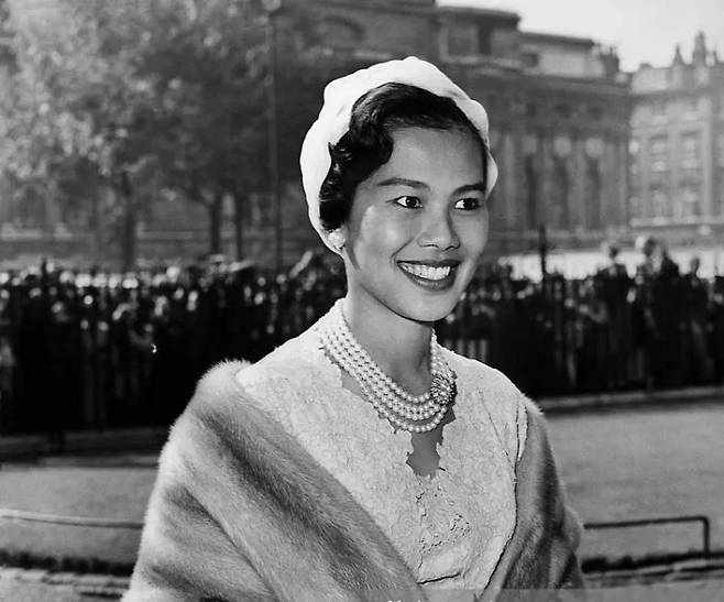 태국 전통직물의 부활, 하이엔드패션예술의 개척자인 시리킷 여왕의 젊은날 모습 [게티이미지]