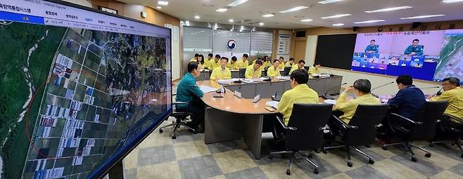 [세종=뉴시스] 농림축산식품부는 11일 충북 청주시 한우 농장 두 곳에서 구제역이 발생해 김인중 농식품부 차관 주재로 긴급 방역회의를 개최했다. (사진=농식품부 제공) *재판매 및 DB 금지