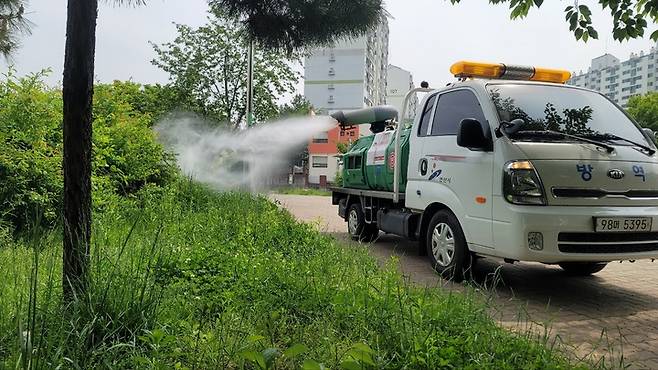 [안산=뉴시스] 민·관 합동방역. (사진=안산시 제공) 2023.05.11. photo@newsis.com *재판매 및 DB 금지