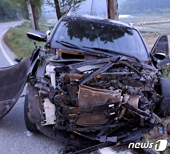 12일 오전 5시10분쯤 충북 청주시 상당구 낭성면 지산리 한 왕복 2차로 도로에서 SUV간 충돌 사고가 발생했다.(충북소방본부 제공).2023.05.12./뉴스1