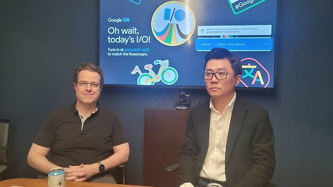 구글의 에릭 케이 부사장(Erik Kay, Vice President, Engineering, Platforms & Ecosystems, Google)과 삼성전자의 박지선 부사장 (사진=이상덕 특파원)