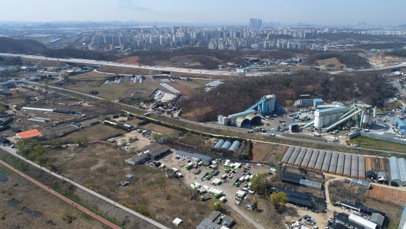 우리나라의 공간계획은 도시 지역에만 지나치게 집중돼 있어 농촌과 도시를 묶어 통합적으로 수립해야 할 필요성이 있다. 사진은 경기 고양시 덕양구 도내동 일대 그린벨트. 서울신문 DB