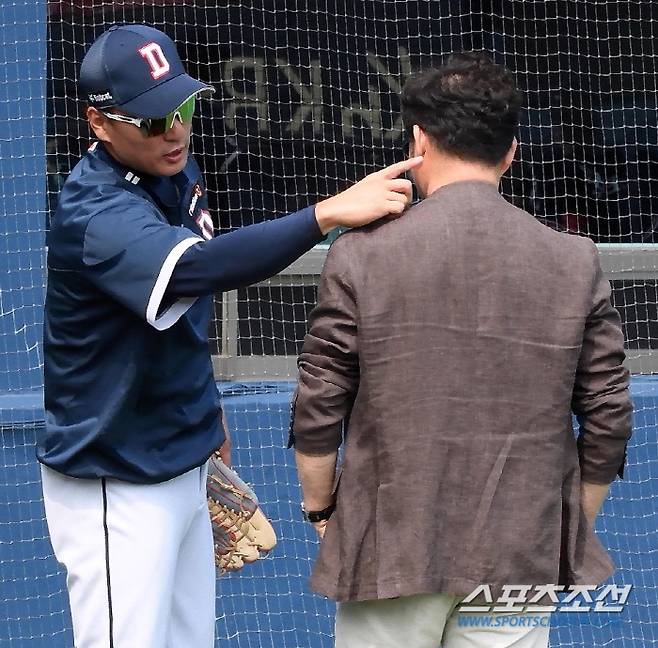 형님 건강을 걱정하는 이승엽 감독.